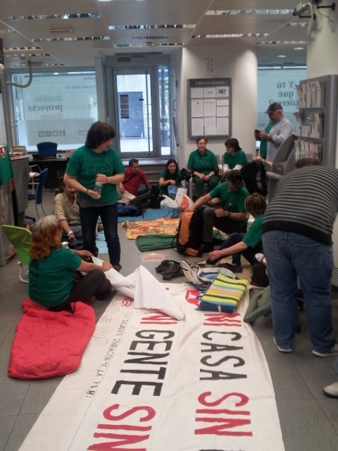  activists occupying the office PAHs Liberbank.  