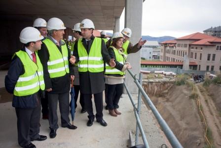 Visita a las obras de Valdecilla