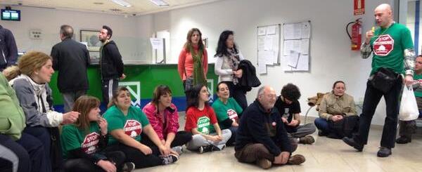 Activistas de la PAH en la ocupación de una oficina de Liberbank