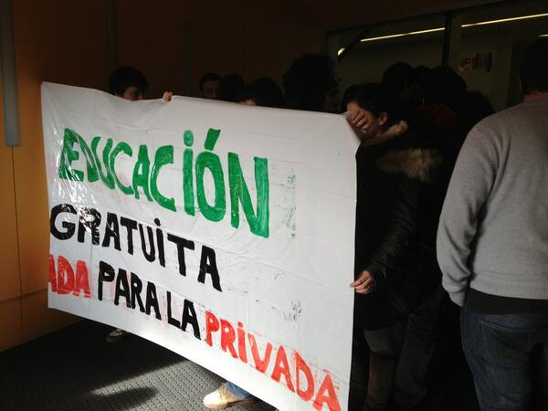 Protesta ante Ignacio Diego en la UC