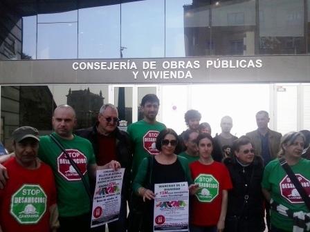 Siguen a las puertas de la Consejería de Vivienda