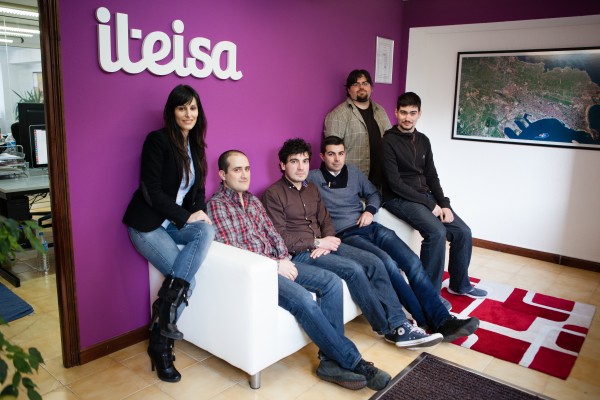 El equipo de Iteisa en su sede. | Foto: Eva Palazuelos.