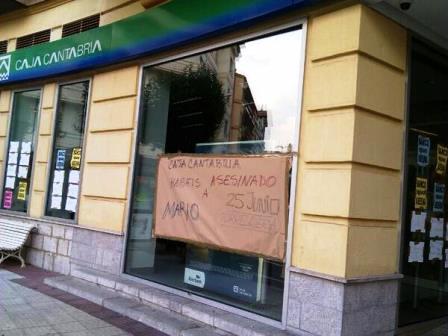 Pintadas en la oficina de Liberbank en Castro