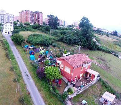 Acampada en defensa de la finca de Amparo frente a su expropiación