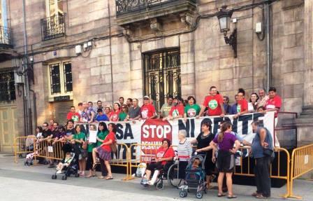 Protesta PAH de Torre ante la sede del Ayuntamiento