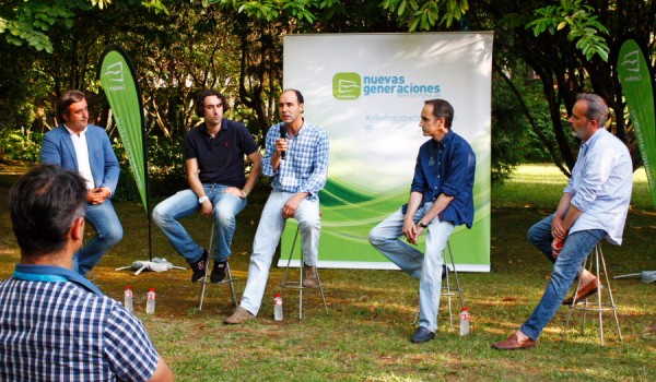 Soberón en un acto de Nuevas Generaciones con el presidente del partido, Ignacio Diego