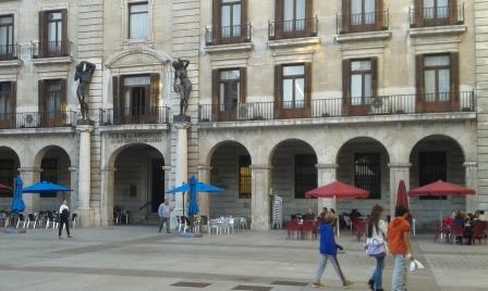 Sede de la antigua Caja Cantabria en la Plaza Porticada