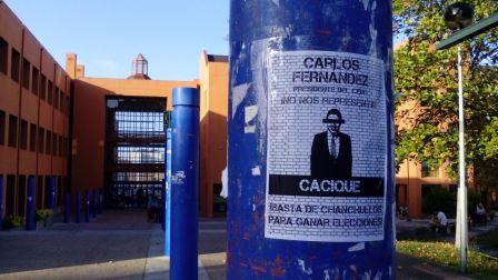 En varias ocasiones los candidatos opuestos al Presidente del Consejo de Estudiantes, Carlos Fernández, le han acusado de cacique.