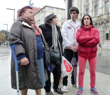 Amparo ante el Ayuntamiento de Santander (Foto CarlosA)