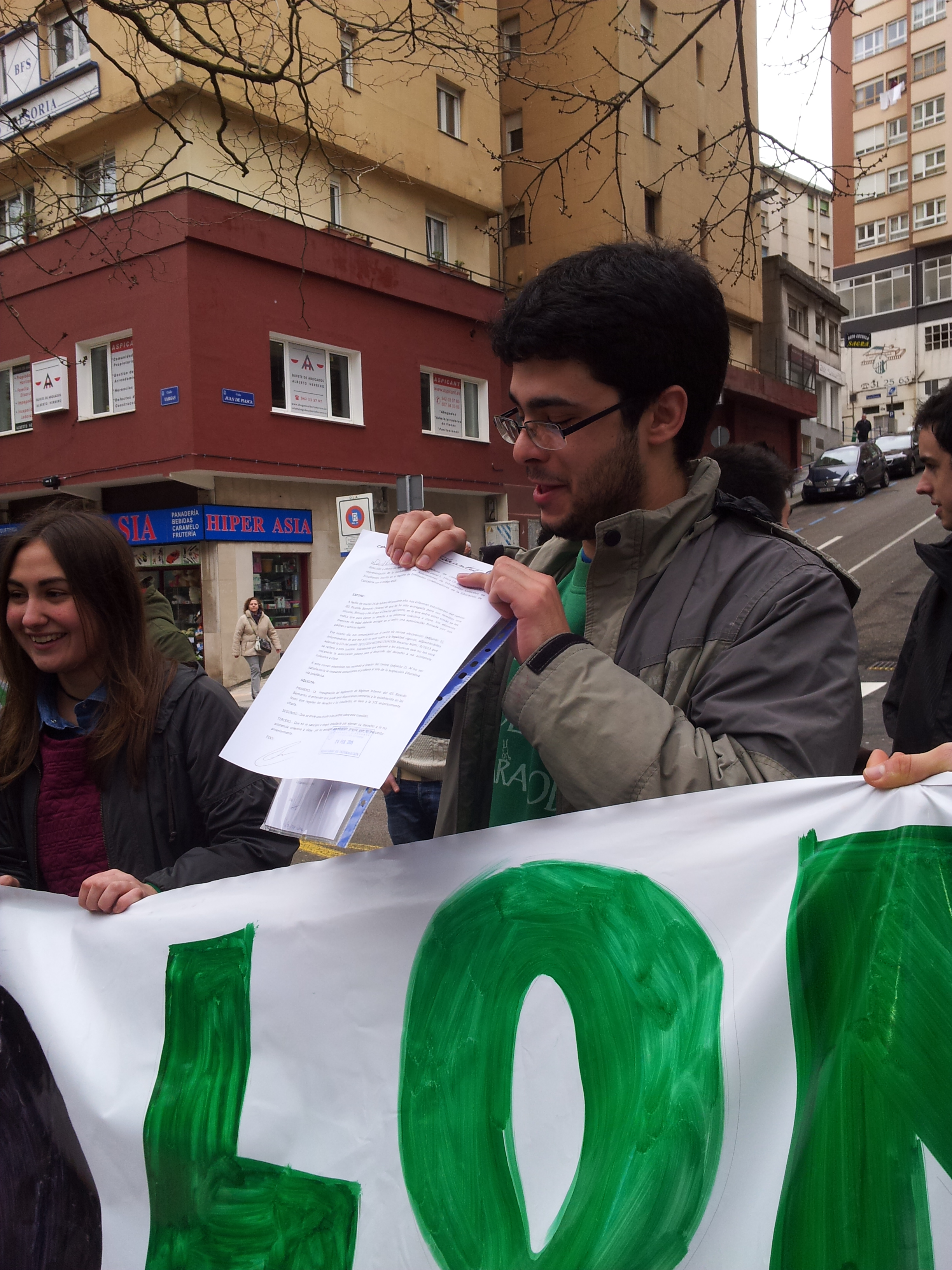 Han presentado una denuncia contra el instituto Ricardo Bernardo por exigir autorizaciones paternas.