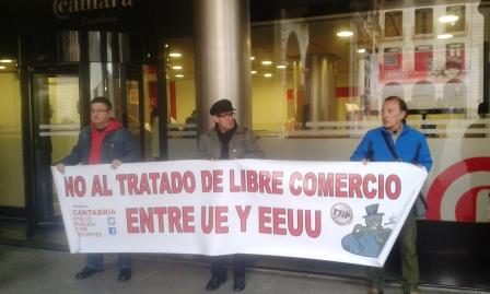 Protesta contra el Tratado de Libre Comercio en la Cámara de Comercio