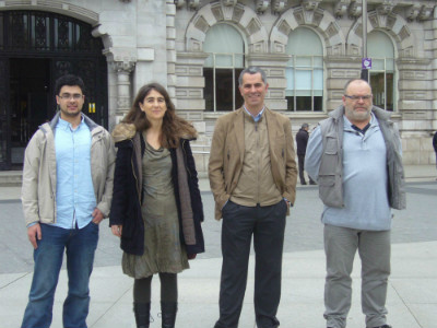 Sara Gómez y Miguel Saro (en medio) junto a más integrantes en Ganemos Junt@s Santander.