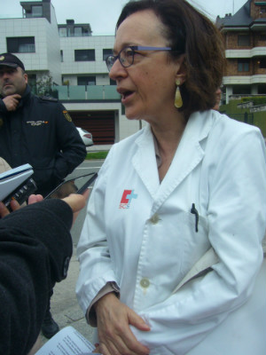 Mercedes Boix esta mañana en la protesta de la Plataforma Cantabria por lo Público y sin Recortes.