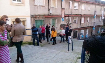 La Concejala de Barrios y Participación Ciudadana, Carmen Ruiz, con los vecinos de las calles Antonio de Cabezón y Francisco Giner.