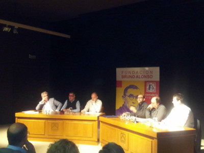 Mesa de dabte con Fuente Pil (PRC), Saro (IU), Velasco (UPyD), MAteo (PSOE) y González (Ciudadanos).