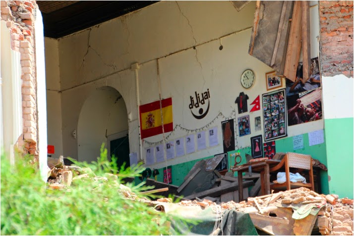 El aula de Dididai, asociación española que asiste en este espacio a los niños nepalís, ha quedado al descubierto