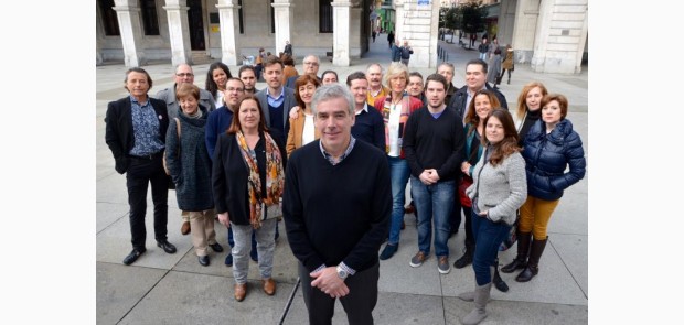 José María Fuentes-Pila, candidato del PRC a la alcaldía de Santander junto al resto de su equipo.