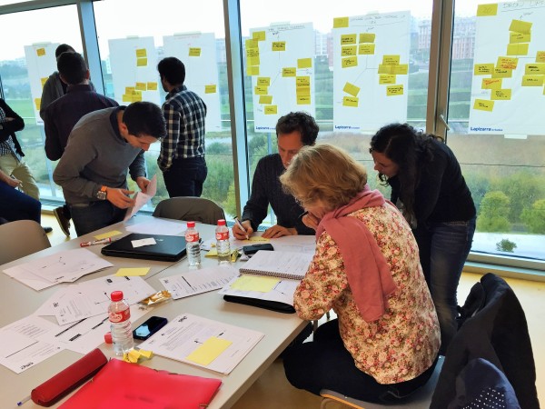 Una de las reuniones de trabajo del proyecto Doce