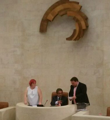 La mesa de edad, con Miguel Ángel Revilla como el más longevo y Verónica Ordoñez y Rubén Gómez como los más jóvenes, ha presidido el Parlamento hasta la elaboración de la Mesa.