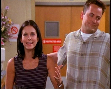 Mónica y Chandler se perdieron una película por no aclararse con los horarios, pero el amor aguantó. Es una prueba determinante para las relaciones.