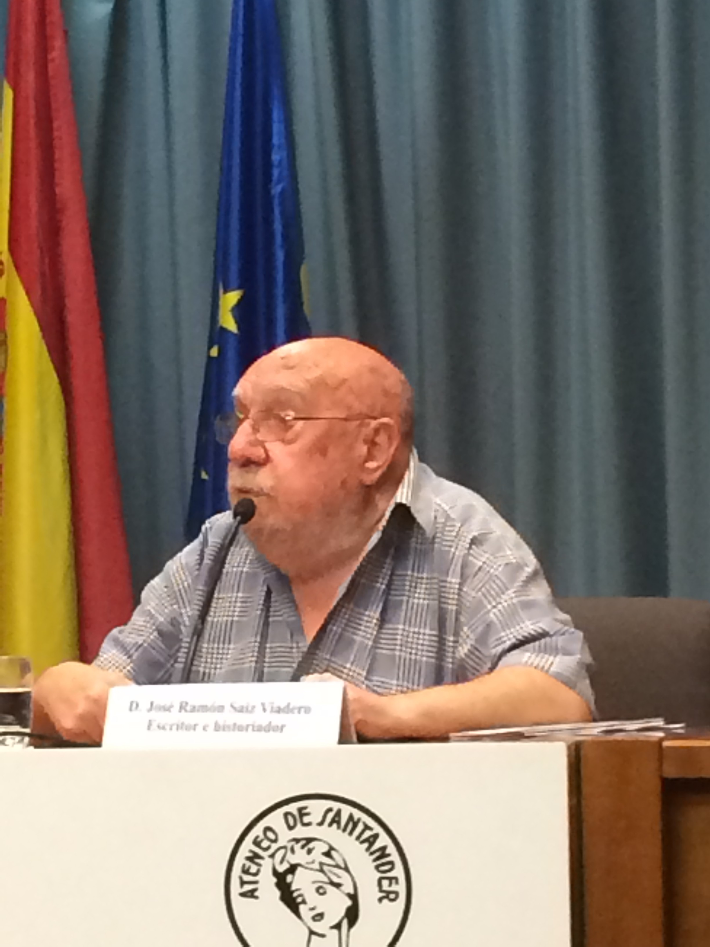 José Ramón Saiz Viadero en la presentación del libro 'Ateneo Popular de Santander'