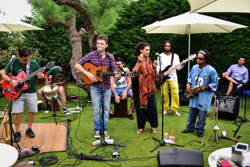 El grupo 'Nordakas' actuando en Soto de la Marina.