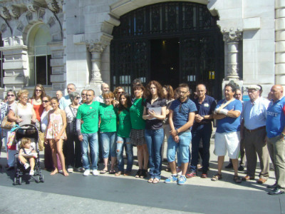 Los vecinos del Pilón han recibido el apoyo de la PAH, Deba, Prado San Roque y Antonio de Cabezón y CIVES.