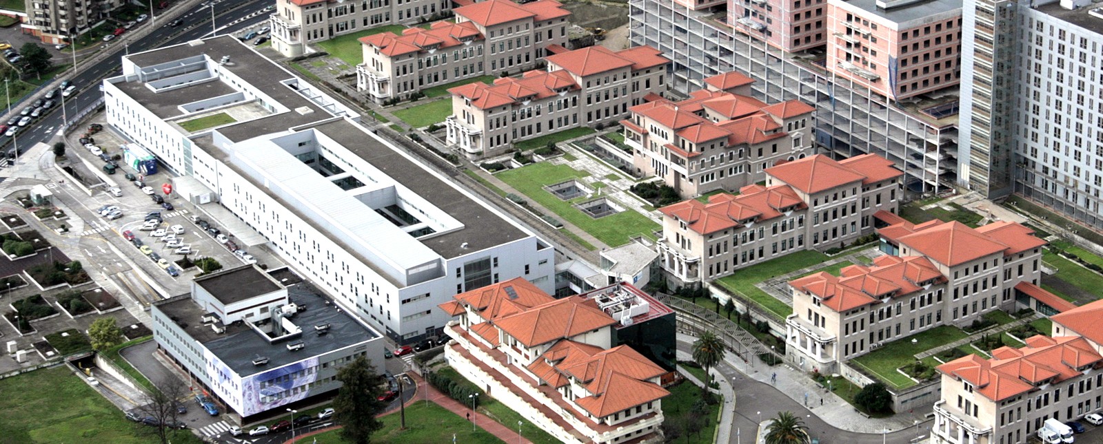 Imagen aérea de las obras de Valdecilla - Ferrovial