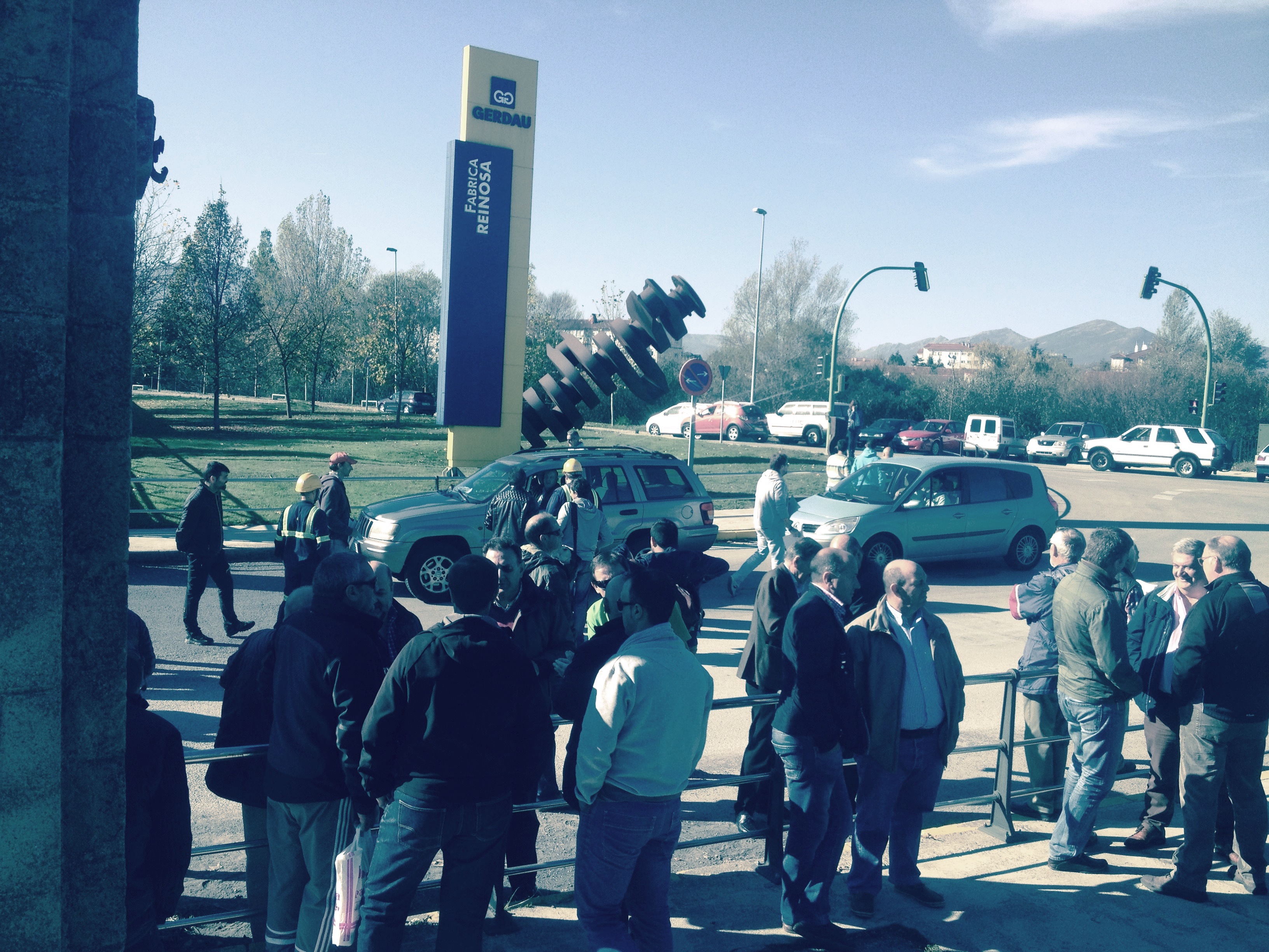 Concentraciones frente a la fábrica de Gerdau este lunes.