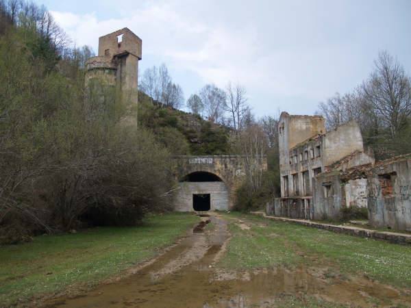 Las ruinas de La Engaña son el fantasma de un proyecto que siempre fue abocado al desastre.