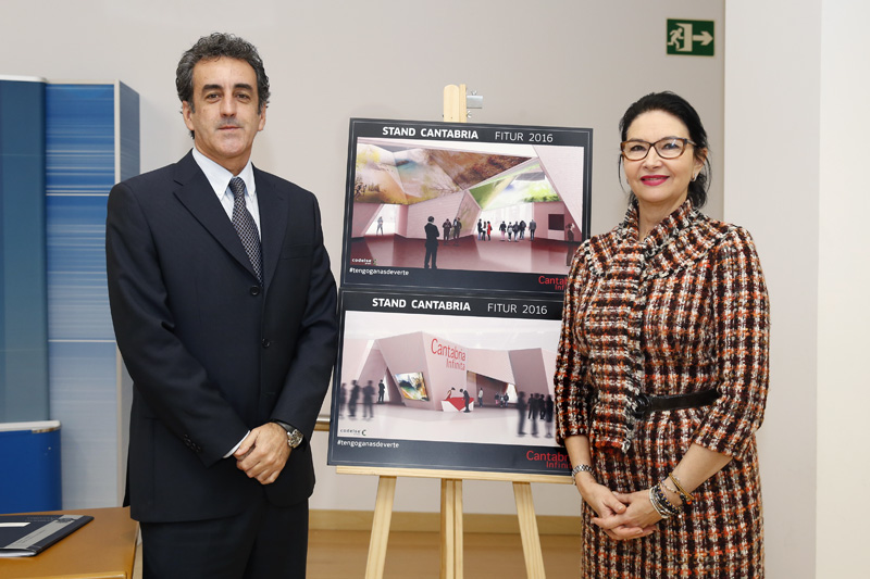 El consejero de Industria, Francisco Martín, en la presentación del stand de Cantabria en Fitur. (Foto: José Cavia)