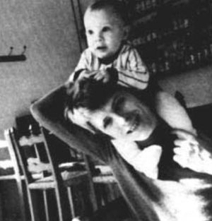 David Bowie y su hijo Duncan.