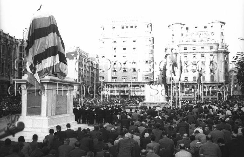 Inauguración de la estatua de Franco en la Plaza del Ayuntamiento (FOTO: CDIS)