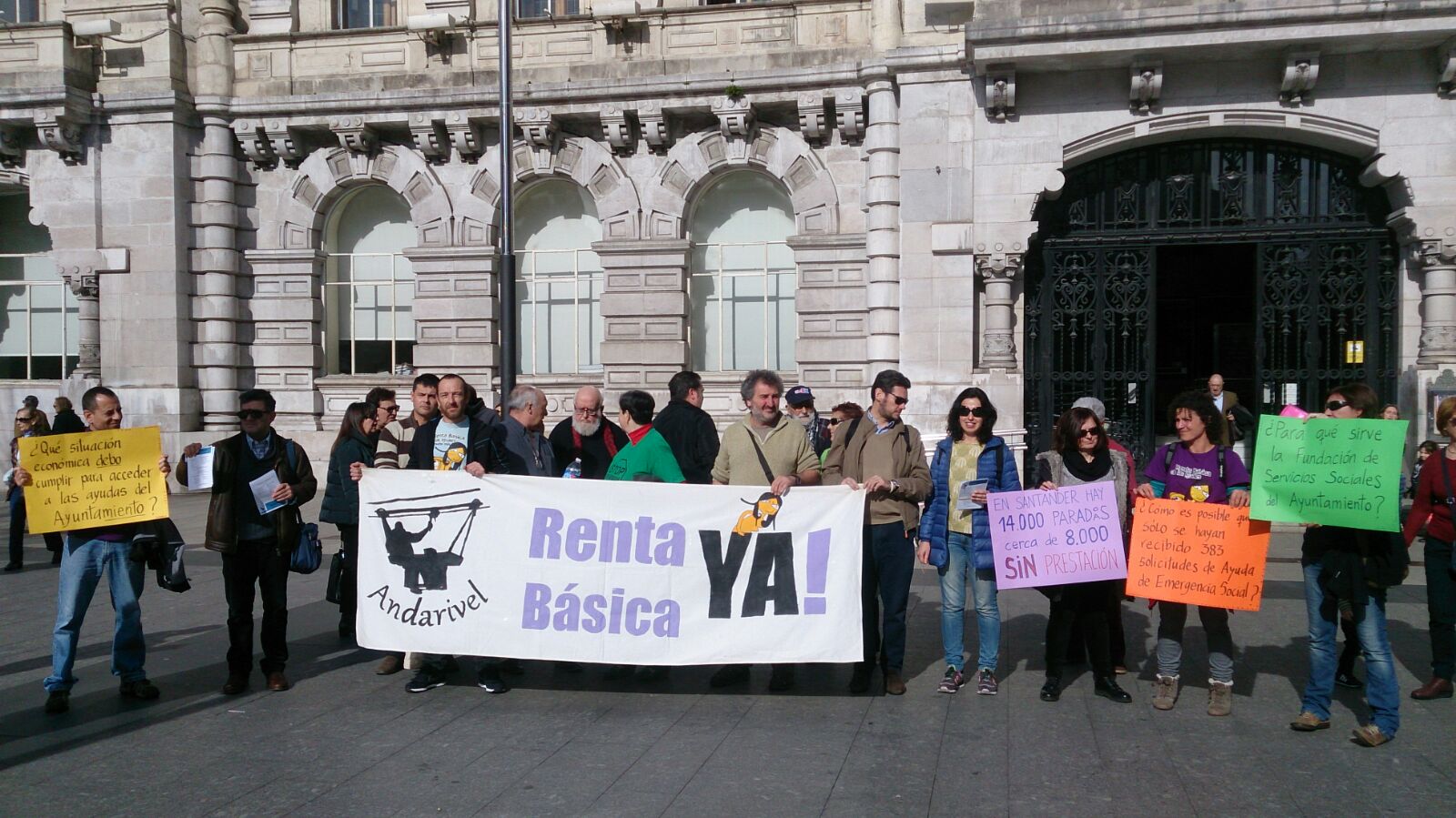 Protesta por la gestión de los servicios sociales en Santander