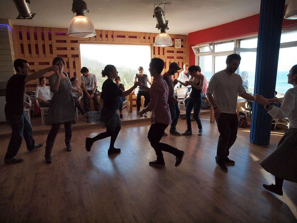 Clases de swing durante todo el fin de semana con fiestas nocturnas para practicar.