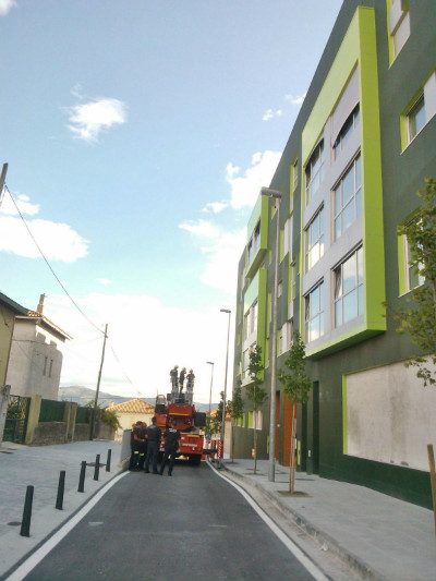 El pasado mes de agosto las persianas de varias viviendas volaron con el viento.