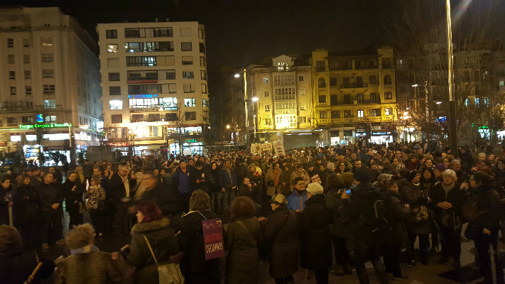 La manifestación desembocó en la plaza del Ayuntamiento de Santander.