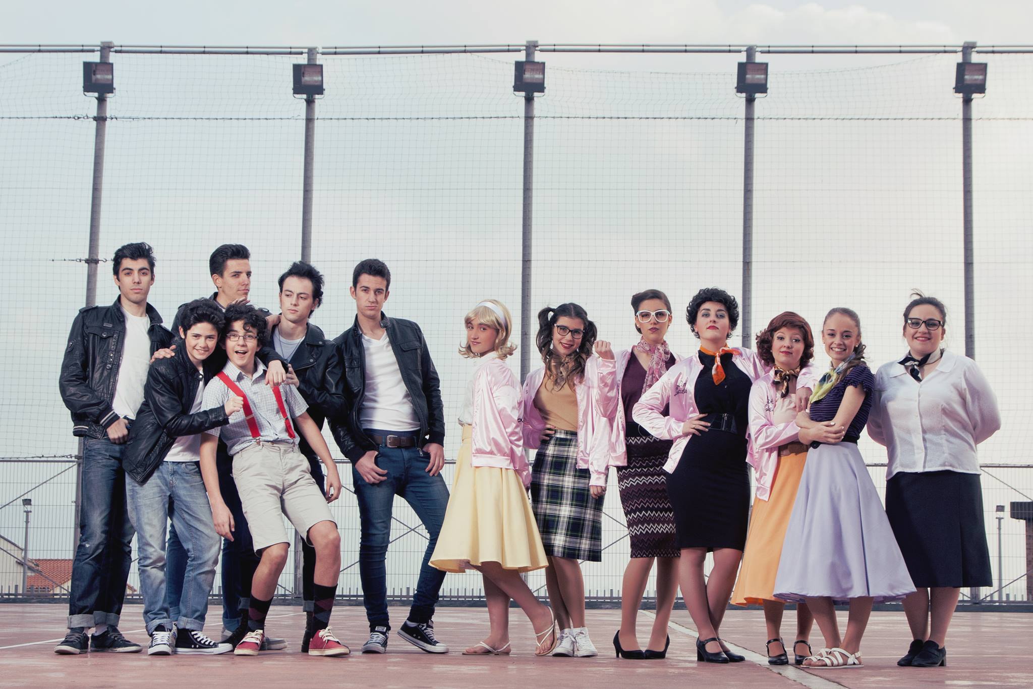 Elenco de 'Grease - Seguimos Juntos'.