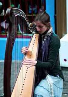 La arpista Annie Chambers