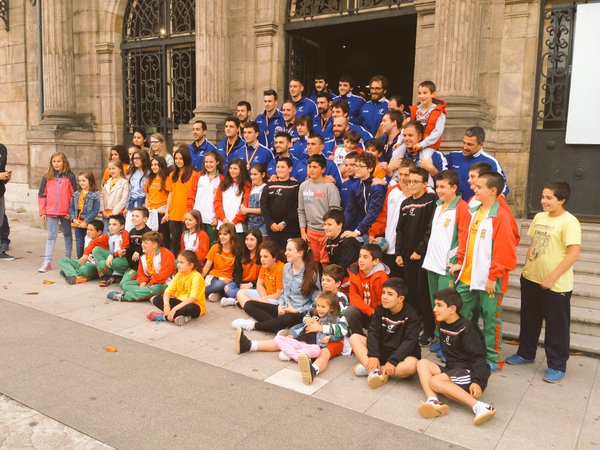 El Escuadrón Naranja del balonmano, recibido oficialmente en el Ayuntamiento tras su ascenso