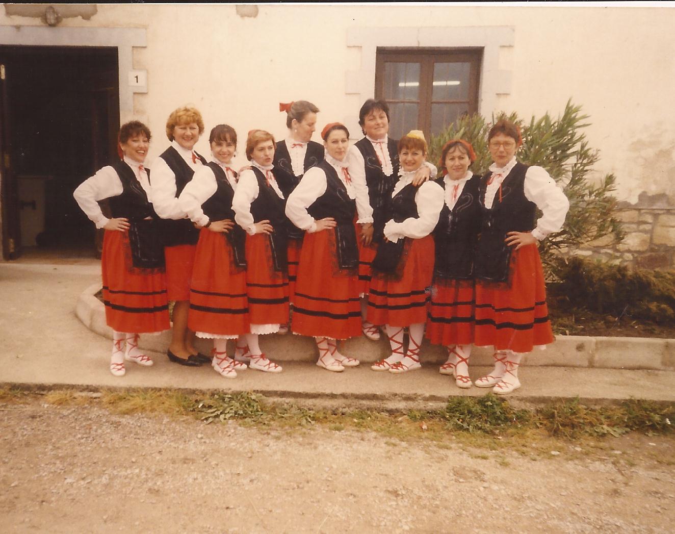 Las primeras integrantes de la Asociación Cultura Santa Cruz.