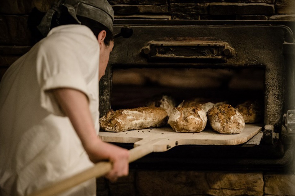 La elaboración del pan como centro del proyecto.
