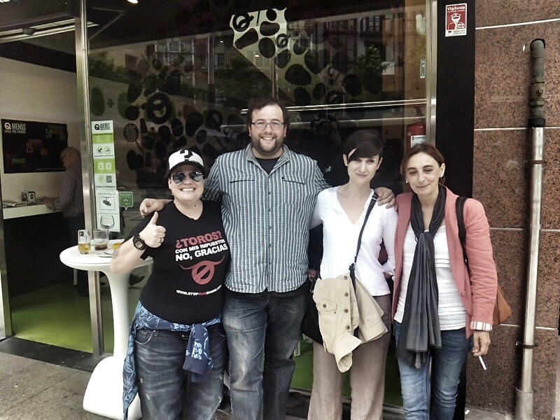 La foto de esta jornada histórica fue entre Russell Simoni, Antonio Mantecón, Susana Ruiz (del Consejo Ciudadano de Santande Sí Puede) y Aurora Hernández, concejal del PSOE.