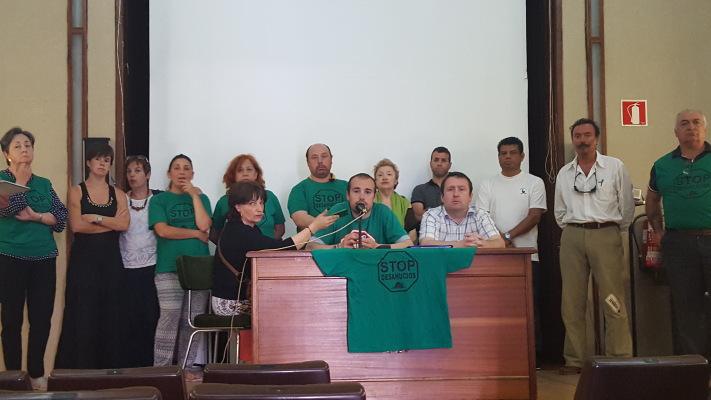 Miembros de la PAH en la rueda de prensa posterior al acto.