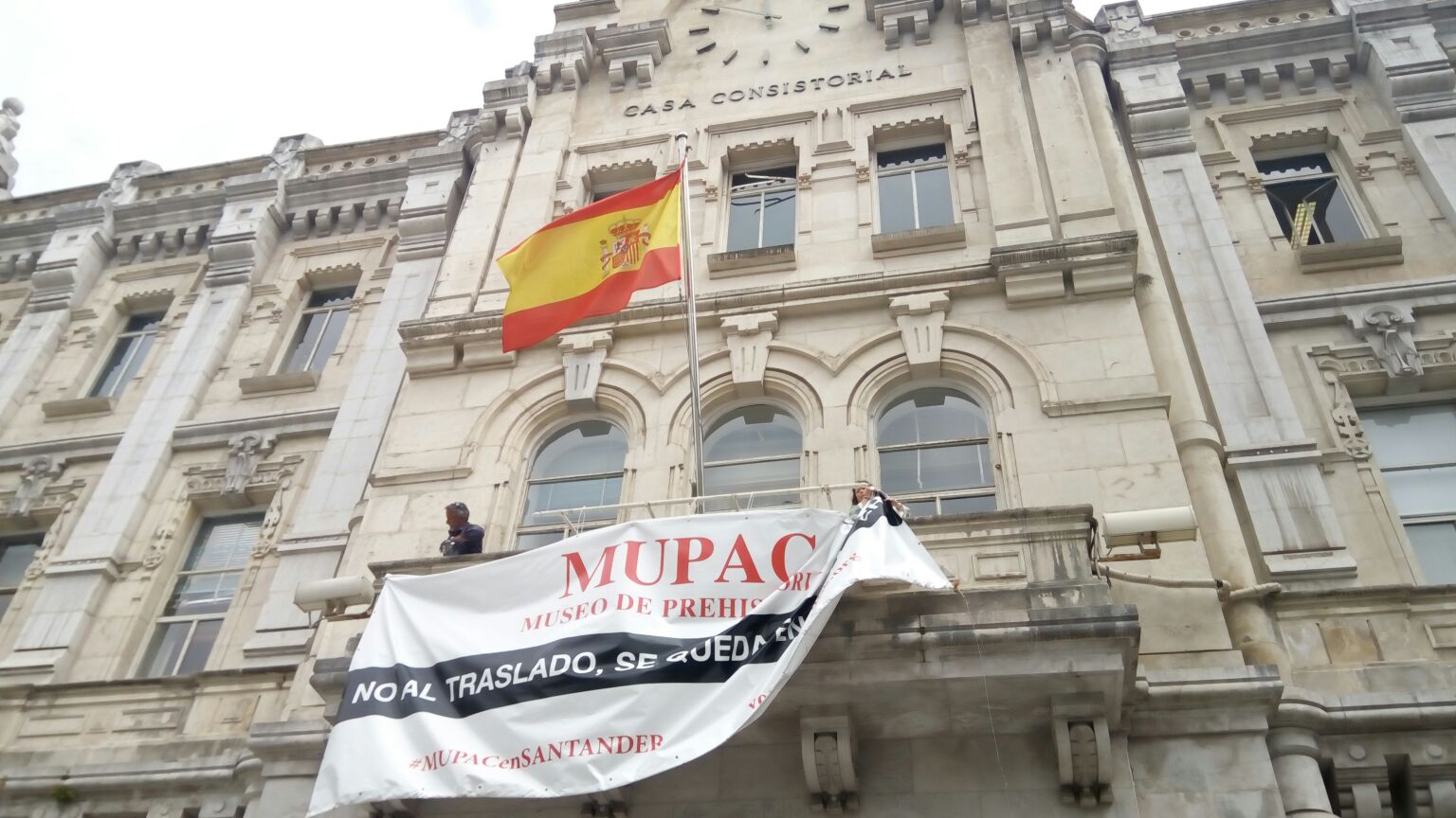 El Ayuntamiento de Santander retira la pancarta reivindicativa del MUPAC.