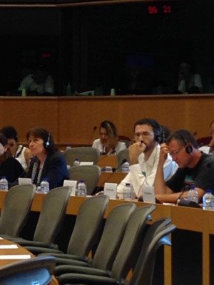 Raúl Fernández y José Miguel Martínez en la Comisión de peticiones del Parlamento Europeo. Foto: Israel Ruiz.