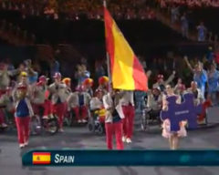 El equipo paralímpico español desfila en Maracaná, con el abanderado José Manuel Ruiz al frente