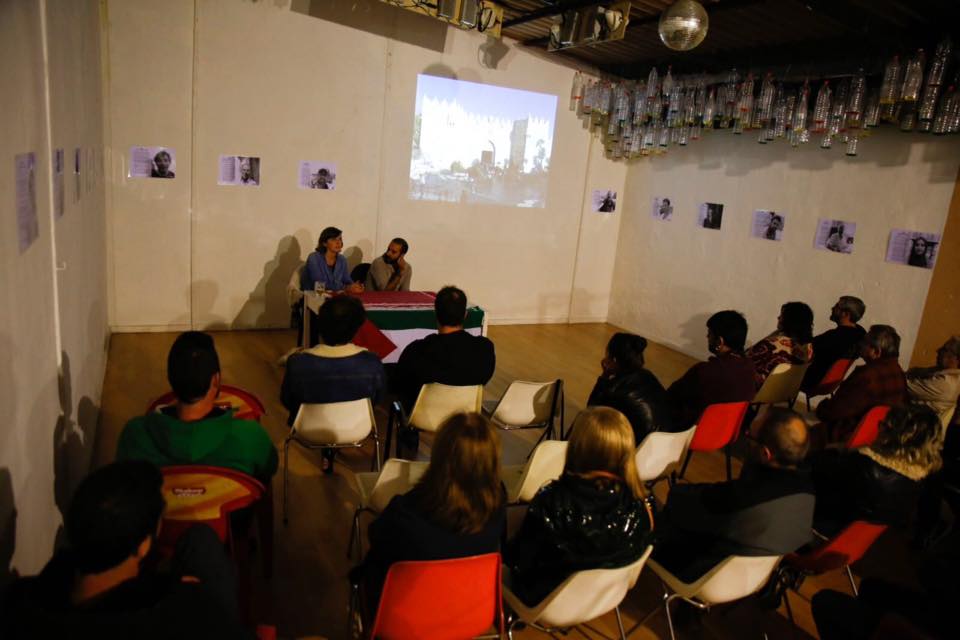 Aitor y Sarah en una de las presentaciones