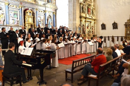 El Coro Lírico de Cantabria actúa este viernes en el Palacio de Festivales.