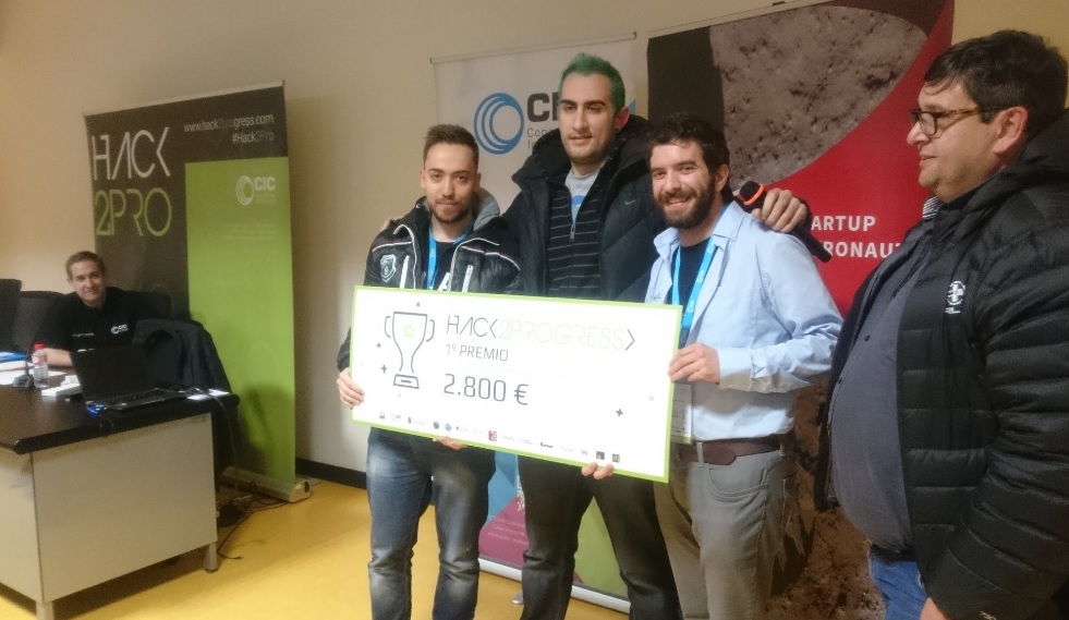 Ganadores del primer premio del Hackathón.